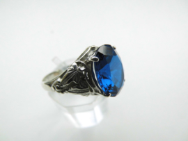 Zilveren blauwe steen dames ring.