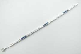 Zilveren konings bracelet met blauwe zirkonia steentjes buis.