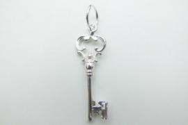 Zilveren ouderwetse sleutel hanger.