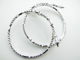 Zilveren armband drakenscheen met roosknop.