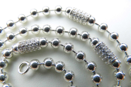 Zilveren balletjes met zirkonia buis ketting.