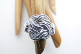 Zilveren mattenklopper ring.