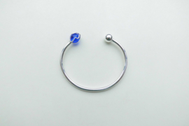 Zilveren blauw-bal kinderen boei armband.