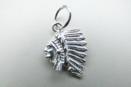 Zilveren kleine indiaan hanger.