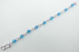 Zilveren blauwe kralen baby bracelet.