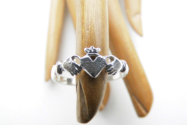 Zilveren Ierse vriendschap ring.