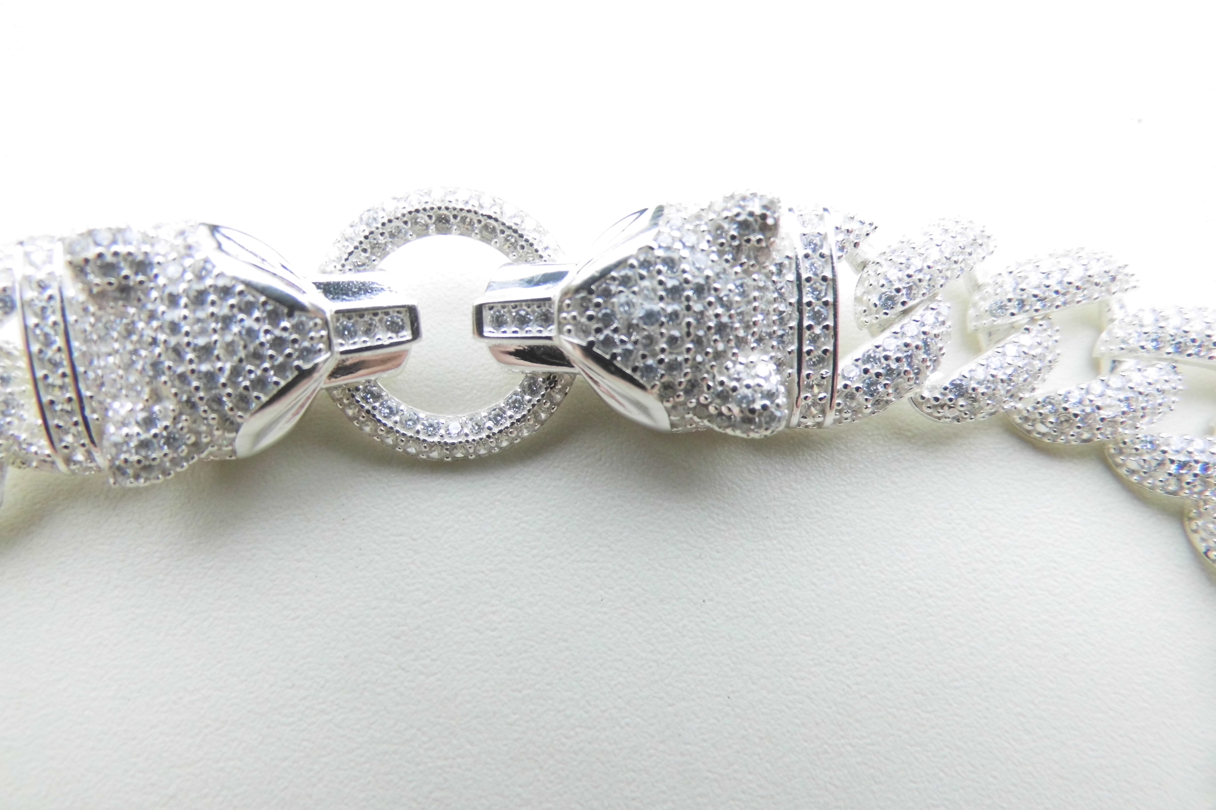 Zilveren Jaguar-koppen bracelet iced met zirkonia steentjes.