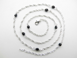 Zilveren zwarte kralen singapore ketting. (60 cm)