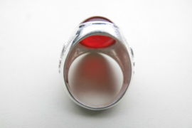 Zilveren rode steen cachet ring.