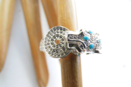 Zilveren jaguar ring.