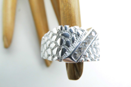 Zilveren piet piet ring met zirkonia steentjes.