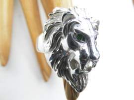 Zilveren mutant leeuw ring met 1 groen oog en 1 blauw oog.
