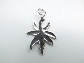 Zilveren weed hanger.