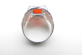 Zilveren rode steen cachet ring.