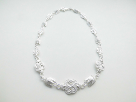 Zilveren mattenklopper/indiaan collier.