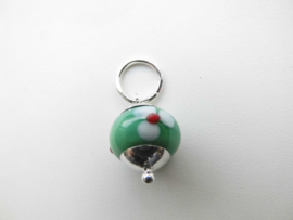 Zilveren groen bloem kraal hanger.