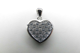 Zilveren hart hanger met zirkonia steentjes.