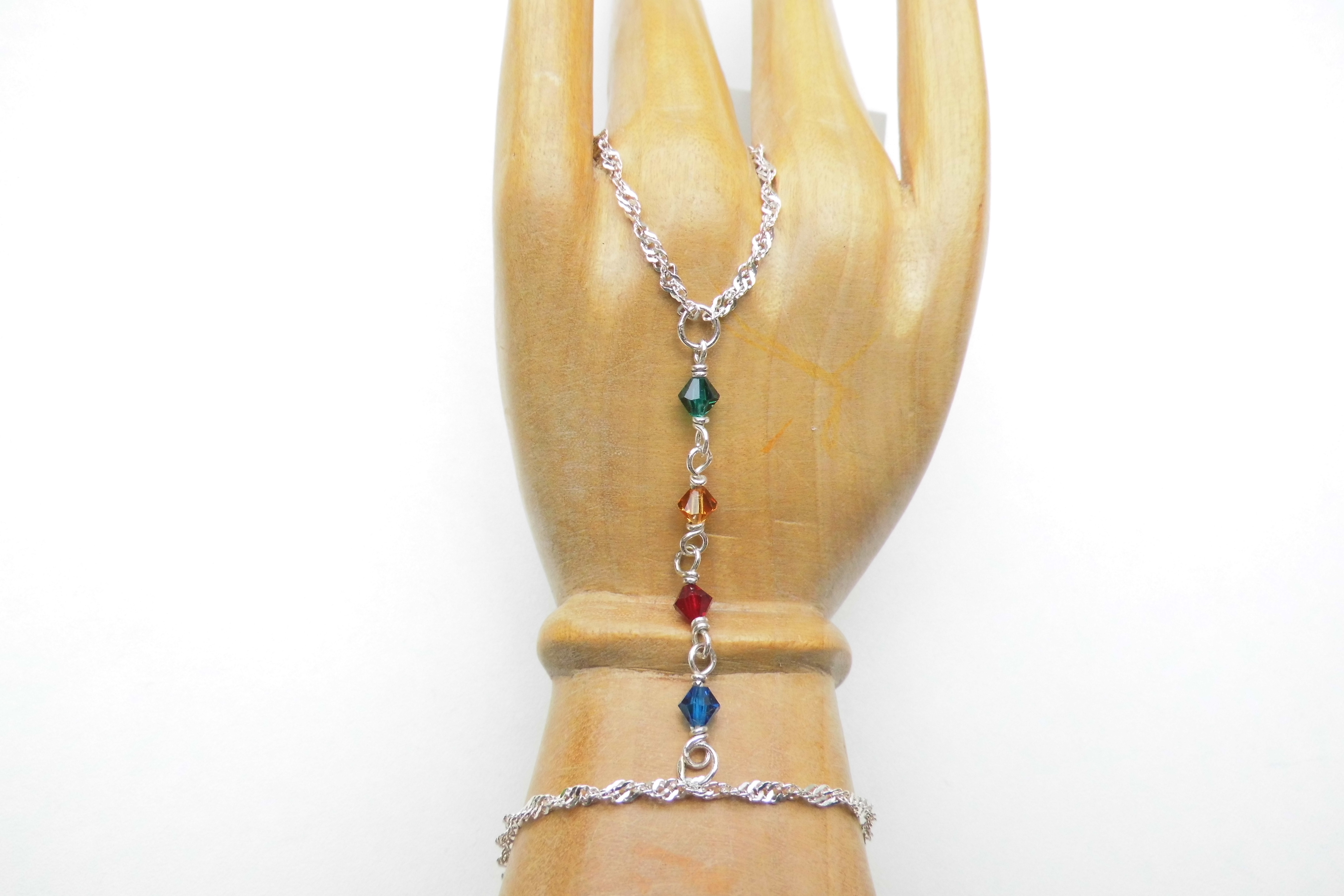Zilveren hand chain.