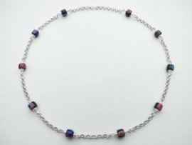 Zilveren cilinder alakondre kralen lontai ketting. (medium) (meer blauw)