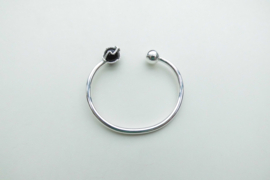 Zilveren zwart-bal baby boei armband.