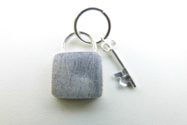 Zilveren slot + sleutel hanger.