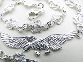 Zilveren adelaar mattenklopper collier.