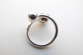 Zilveren bal-alakondre boei ring. (overlap)