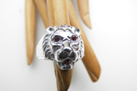 Zilveren leeuwenkop ring.