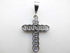 Zilveren schakel kruis hanger met zirkonia steentjes.