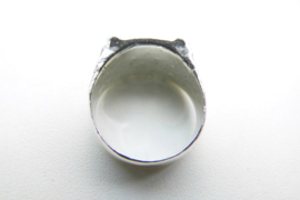 Zilveren blauwe steen cachet ring.