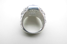 Zilveren leeuwenkop octagoon ring.