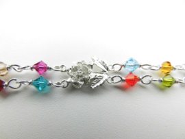 Zilveren roosjes regenboog kralen bracelet.