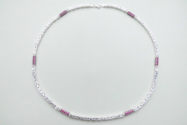 Zilveren konings ketting met rode zirkonia steentjes buis.