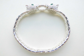 Zilveren panter koppen bracelet met zirkonia steentjes en groene ogen.