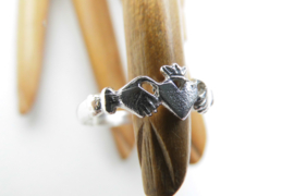 Zilveren Ierse vriendschap ring.
