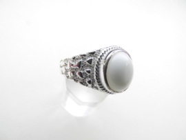 Zilveren witte steen piet piet cachet ring.