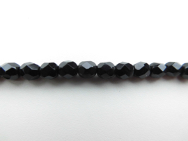 Zwarte ogri ai kralen snoer met zilveren sluiting. (6 mm)