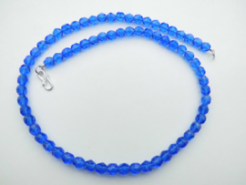 Hemel blauwe kralen snoer met zilveren sluiting. (50 cm)