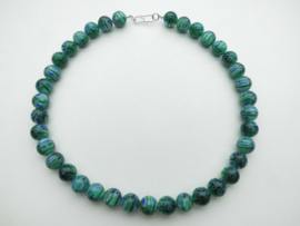 Groene bloem kralen snoer met zilveren sluiting. (12 mm)