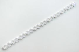 Zilveren infinity bracelet iced met zirkonia steentjes.