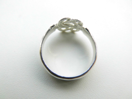 Zilveren mattenklopper ring.