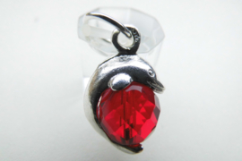 Zilveren dolfijn met rode ogri ai hanger.