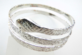 Zilveren slangen armband "dobru"
