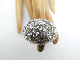 Zilveren bolle ring met diamond cut.