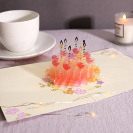 3D Verjaardagskaart Kristallen en droom kersen verjaardagstaart met kaarsjes