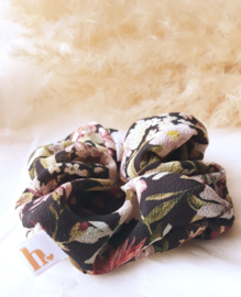scrunchie midsummer flower