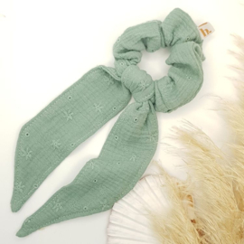 srunchie scarf broderie old green