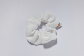 scrunchie broderie white