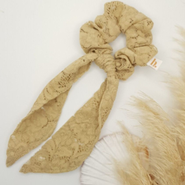 srunchie scarf lace taupe