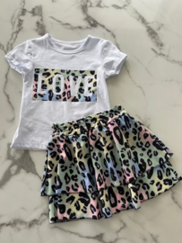 Meisjes set 2 delig "Love" bestaande uit een t-shirt en een rok